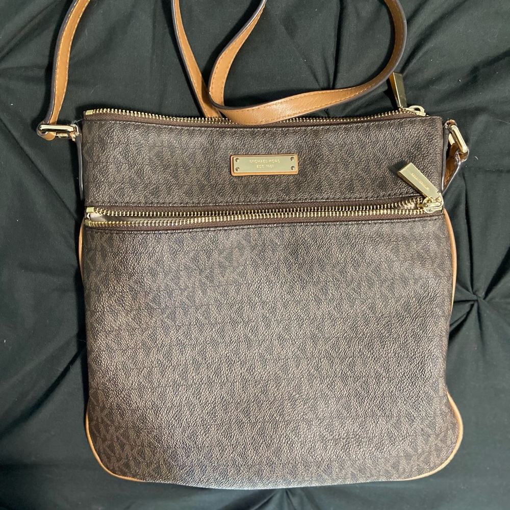 Michael kors crossbody